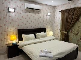 Vactional Villa Dha Phase 6 Lahore ,Three Bed Room Full House, casa rústica em Lahore