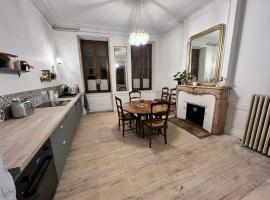 Maison dans quartier historique : La Grenouille, holiday home in Avallon