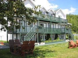 Hôtel Sous la Croix 152725, hotell i Tadoussac