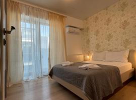 Mamaia Beach LuxyMar 3 Apartment, אתר נופש במאמאיה