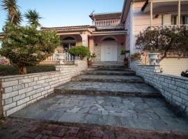 Villa Aphrodite, hotel with parking in Pyrgos