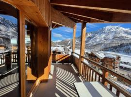Appartement avec vue magnifique dans Le Hameau des Airelles, hotel in Montgenèvre