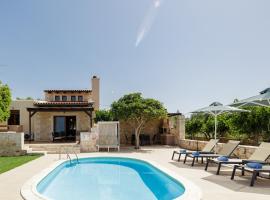 Stavromenos Villas - Private Pools & Seaview - 500m from Beach, beach hotel in Stavromenos