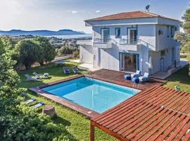 Beautiful 5bedroom villa big pool, close to beach!