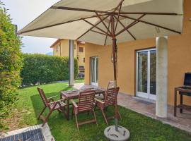 Holiday Home Gamma by Interhome, hotel u gradu 'Dongo'