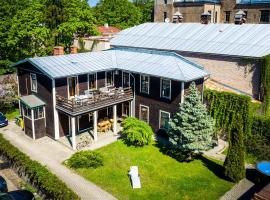 Wooden House near City center, cottage a Riga