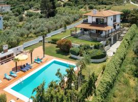 Escada Pool Villa, near Hanioti #FeelsLikeHome, Hotel in Polychrono