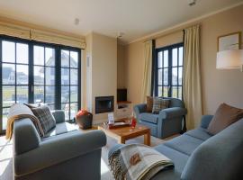 Reetland am Meer - Luxus Reetdachvilla mit 3 Schlafzimmern, Sauna und Kamin F20, hotell i Dranske