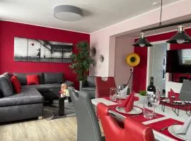 Ferienhaus BellaVita - mit großem eingezäuntem Garten - Infrarotsauna - 3 Hunde willkommen - Badesee 800m entfernt