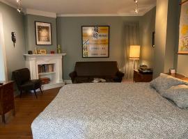 De Buitenmuur - Vintage Suite & Bohemian Loft, elk met Privé-ingang en Jacuzzi, hotel v destinaci Turnhout