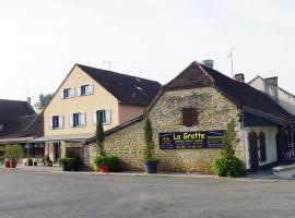 Hotel La Grotte, hotel dengan parking di Sagy