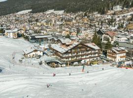 Hotel Hell, hôtel à Ortisei