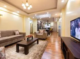 K's Place - Elegant 2 Bedroom Apartment with a Pool & Gym