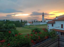 NICOLE COUNTRY APARTMENTS, hotel barato en Cassacco