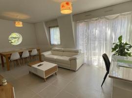 Le Bois Gentil - Grand appartement familial, proche de Genève et du Palexpo, hotel in Saint-Julien-en-Genevois