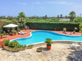 Amazing Apartment In Frigole With Outdoor Swimming Pool And 2 Bedrooms, hotel sa Frigole