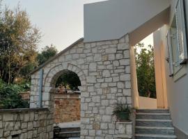 Perithia Cottage، فندق في Perítheia