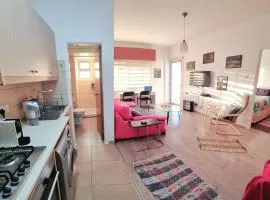 ARTEMIS 3, Beachfront Boutique Apartment