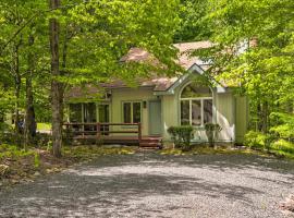 Peaceful Pocono Lake Home with Screened Porch!, hotel di Pocono Lake