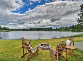Stylish Olympia Home with Private Boat Dock!, hotel with parking in Olympia