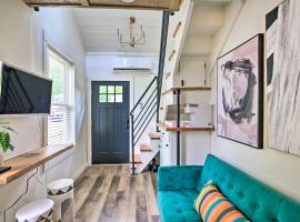 Modern Starkville Tiny Home Near Dining and MSU, апартамент в Старквил