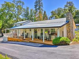 Beautiful Cottage, Steps to Downtown Murphys!, hôtel à Murphys