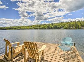 Waterfront Escape with Kayak, Paddle Boards, and Sauna, hotel with parking in Casco