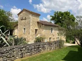 Gite de charme avec piscine - a charming cottage gite with swimming pool