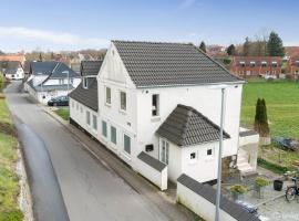 210 m2 hus med plads til 8 gæster – hotel w mieście Nordborg
