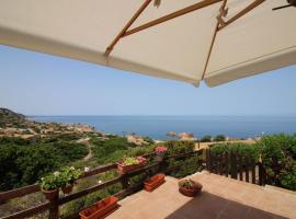 Casa Mira con piscina e bellissima vista mare, hotel dengan kolam renang di Costa Paradiso