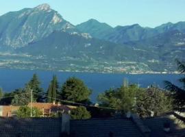 Warm, nice & amazing Lake-view apartment, hotel di San Zeno di Montagna