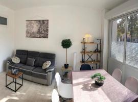 Chambre privée face à la gare