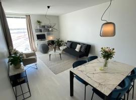 Luxury 1-bedroom apartment with sauna and sea view, hotelli Helsingissä lähellä maamerkkiä Kalasataman metroasema