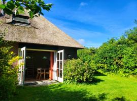 Uylkenshof safaritenten en natuurhuisjes, villa in Epe