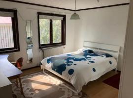 Private Room in Shared House-Close to University and Hospital-6, hotel di Umea