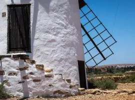 Histórica Villa con molino de viento