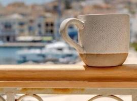 Nomade vibrant living loft, zelfstandige accommodatie in Ermoupoli