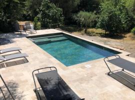 Les Dames de Saint Florent, hotel na may pool sa Saint-Florent-sur-Auzonnet