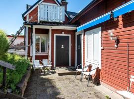 Holiday apartment in Vimmerby with cozy courtyard, hotel en Vimmerby