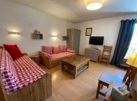 T2 rénové centre-ville Brides-les-Bains, 5 pers, balcon, parking, WiFi, animaux admis - FR-1-512-137