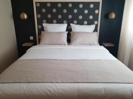 Les Moineaux de Crussol, hotel v destinaci Guilherand