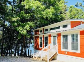 Waterview Family Style Two Bedroom #7 at Long Cove Resort, vacation home in Charlotte