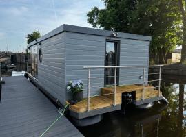 New houseboat 2 bedrooms, hótel í Zwartsluis