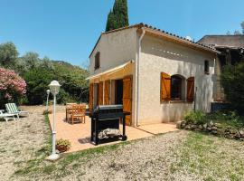 Maisonnette dans la colline,port d'Alon & calanque, hotel in Saint-Cyr-sur-Mer