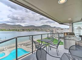 Beautiful Condo with Balcony on Lake Chelan!, hotell i Chelan