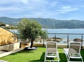 PIEDS DANS L'EAU, TIUCCIA, appartement 2-4 pers, Ferienwohnung in Casaglione