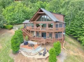 Spacious Eagles View Luxury Cabin with Views
