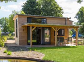 Fraai Tiny House aan het veluwemeer met uitzicht & veranda, Hotel in Hulshorst