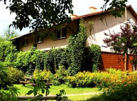 Białowieska Leśniczówka "U Jasia i Małgosi", hotel v mestu Czerlonka