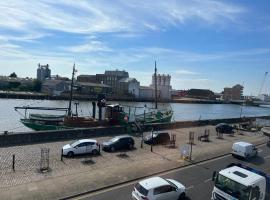 Spacious One Bedroom Flat with River View, 1E, apartemen di Great Yarmouth
